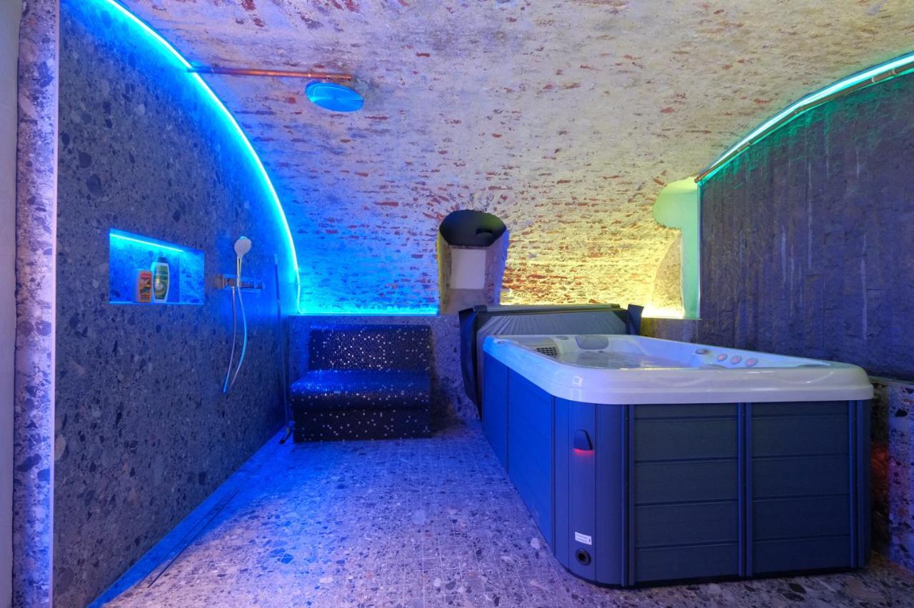 Bed and Breakfast Secret Jacuzzi Mons - Parking Prive Gratuit Exterior foto